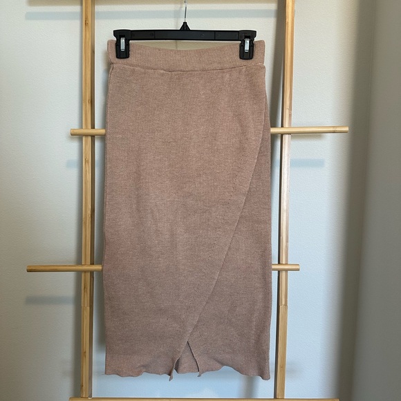 Knitted skirt - Picture 1 of 2